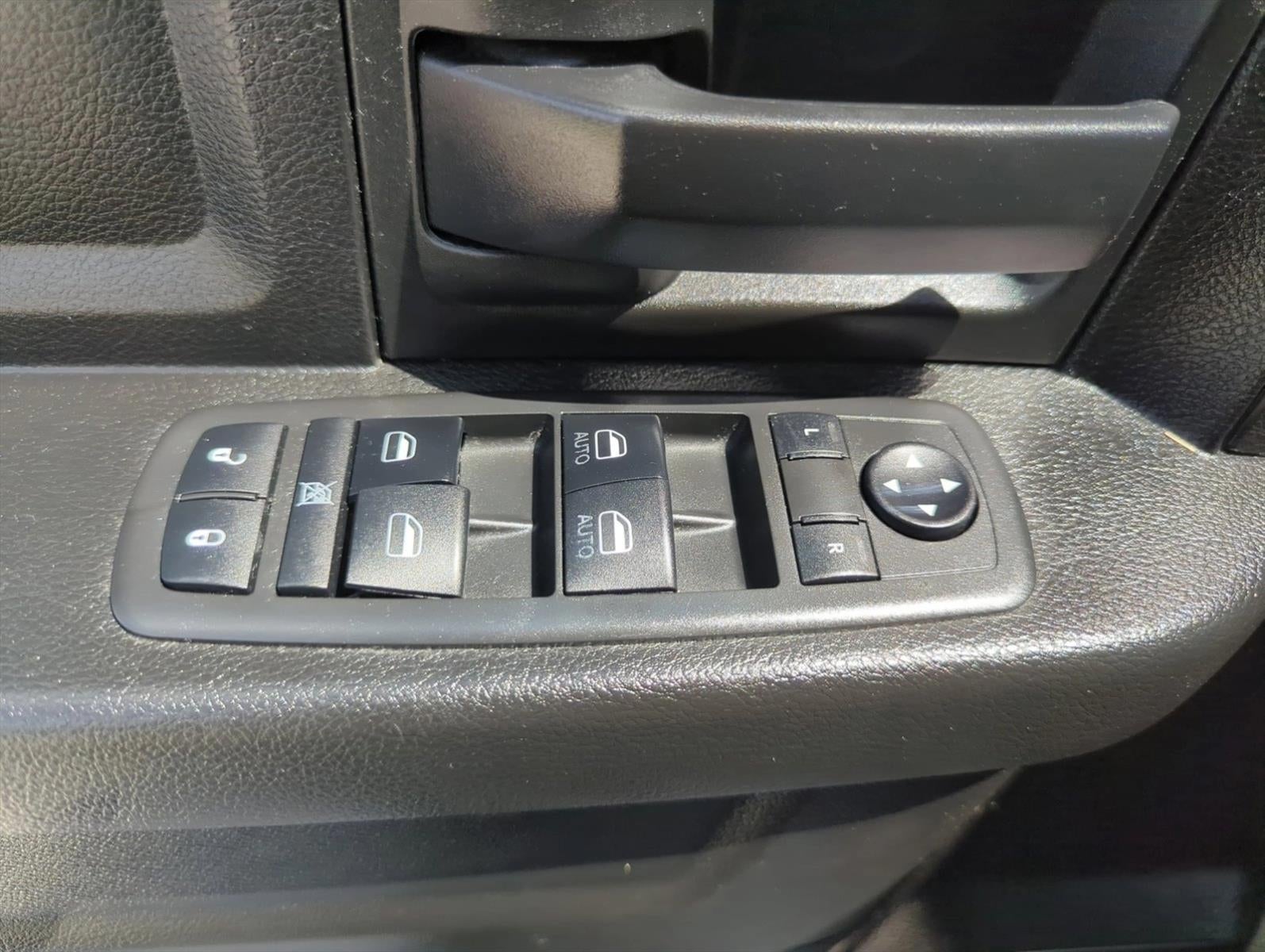 2019 RAM 1500 Classic Express 4x2 Crew Cab 5'7" Box