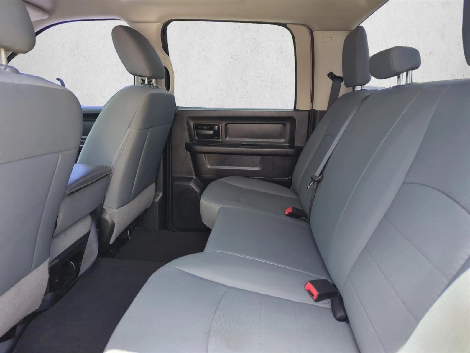 2018 RAM 1500 Express 4x2 Crew Cab 5'7" Box