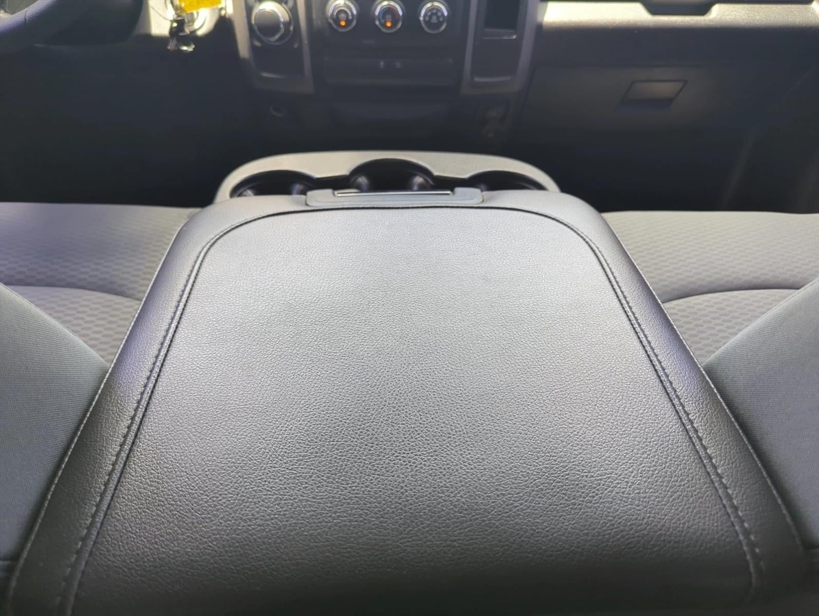 2018 RAM 1500 Express 4x2 Crew Cab 5'7" Box