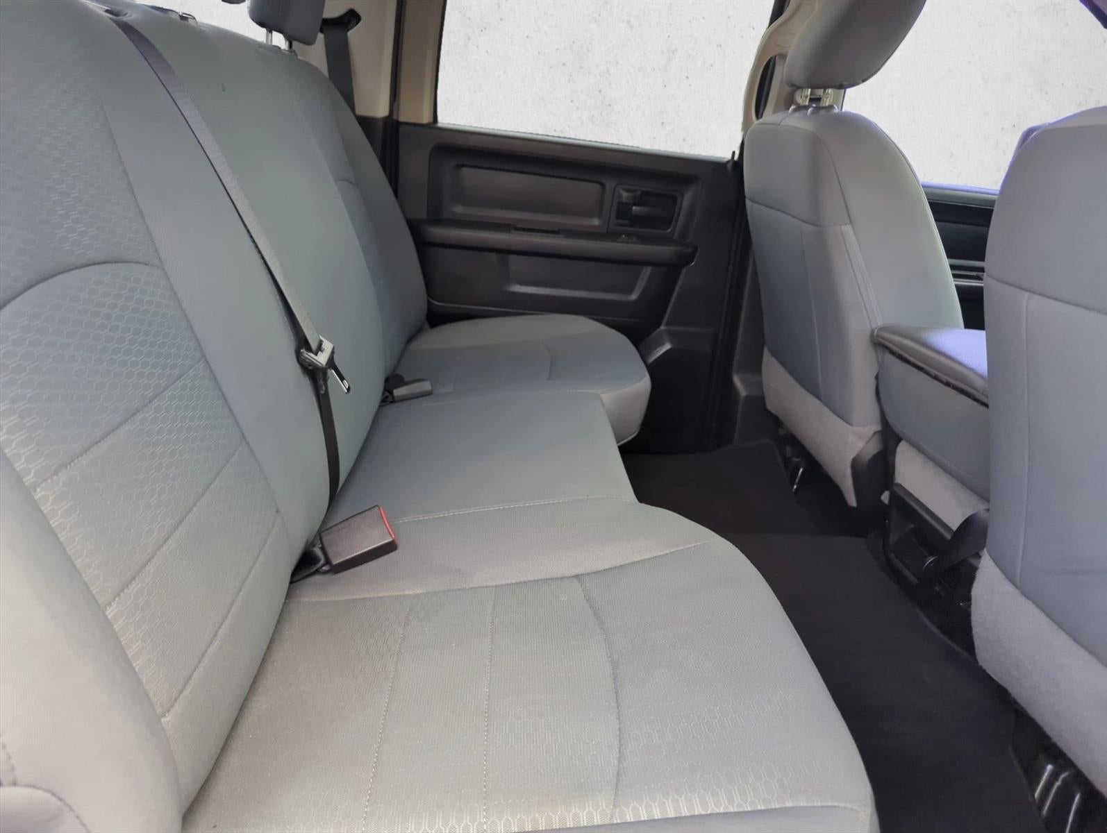 2018 RAM 1500 Express 4x2 Crew Cab 5'7" Box