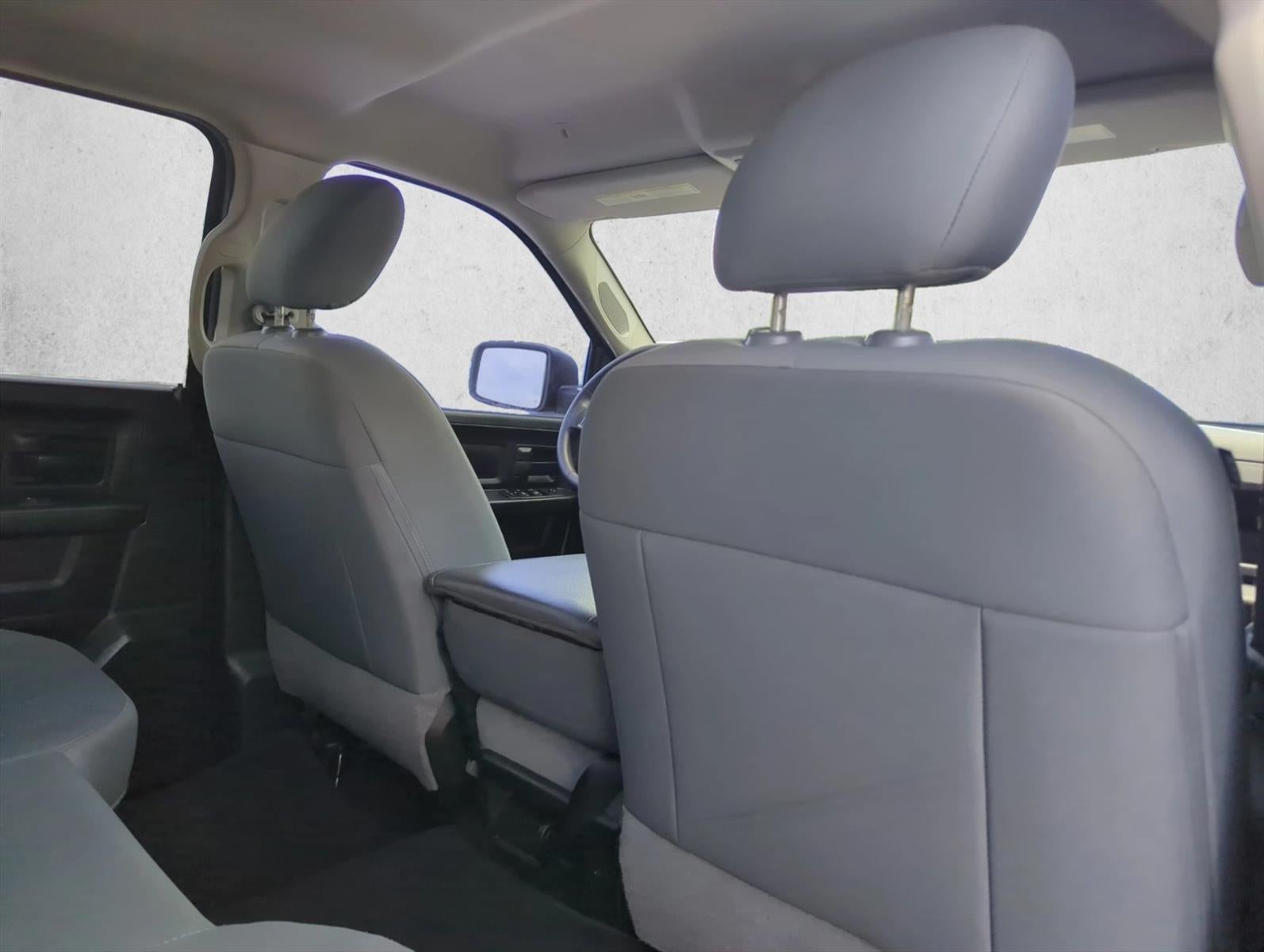 2018 RAM 1500 Express 4x2 Crew Cab 5'7" Box