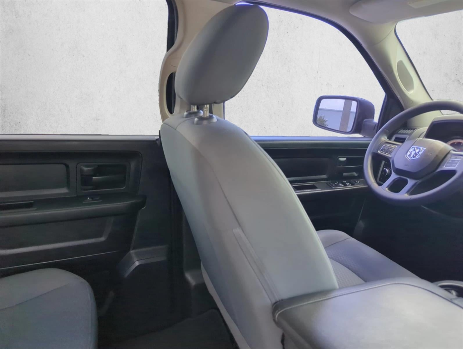 2018 RAM 1500 Express 4x2 Crew Cab 5'7" Box