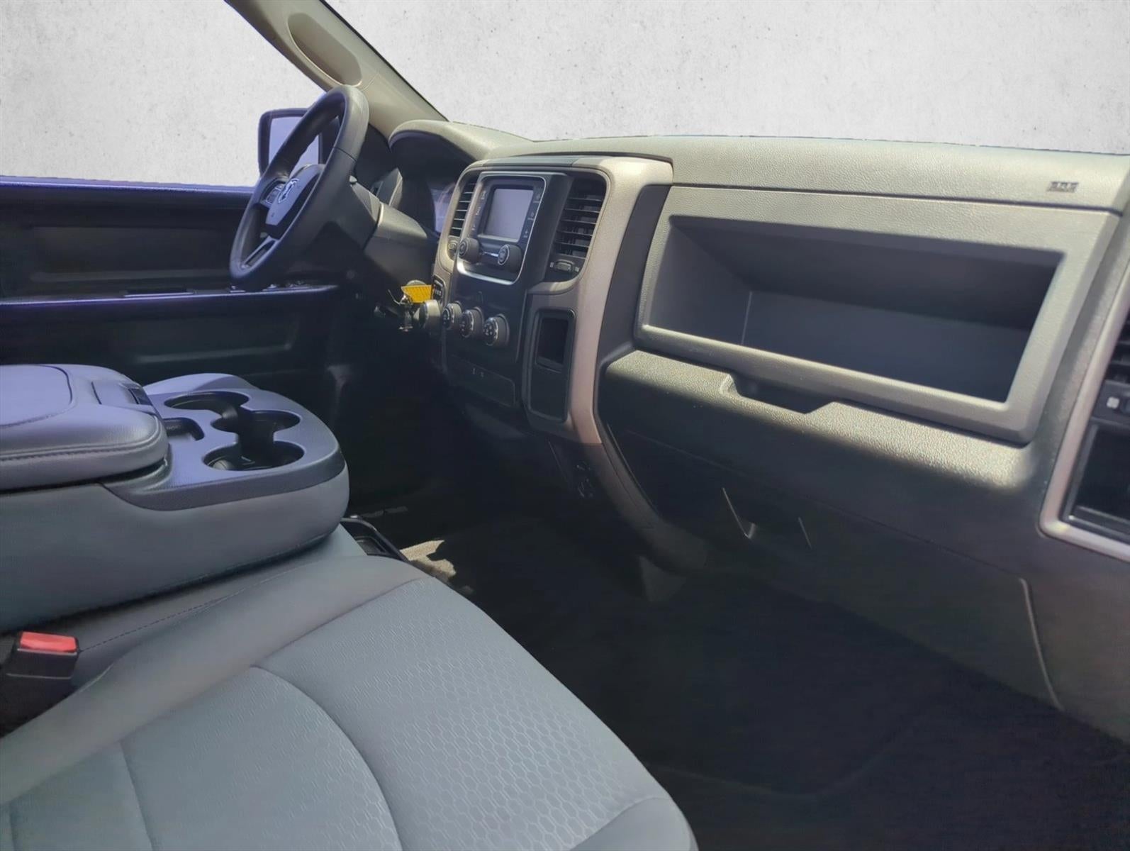 2018 RAM 1500 Express 4x2 Crew Cab 5'7" Box