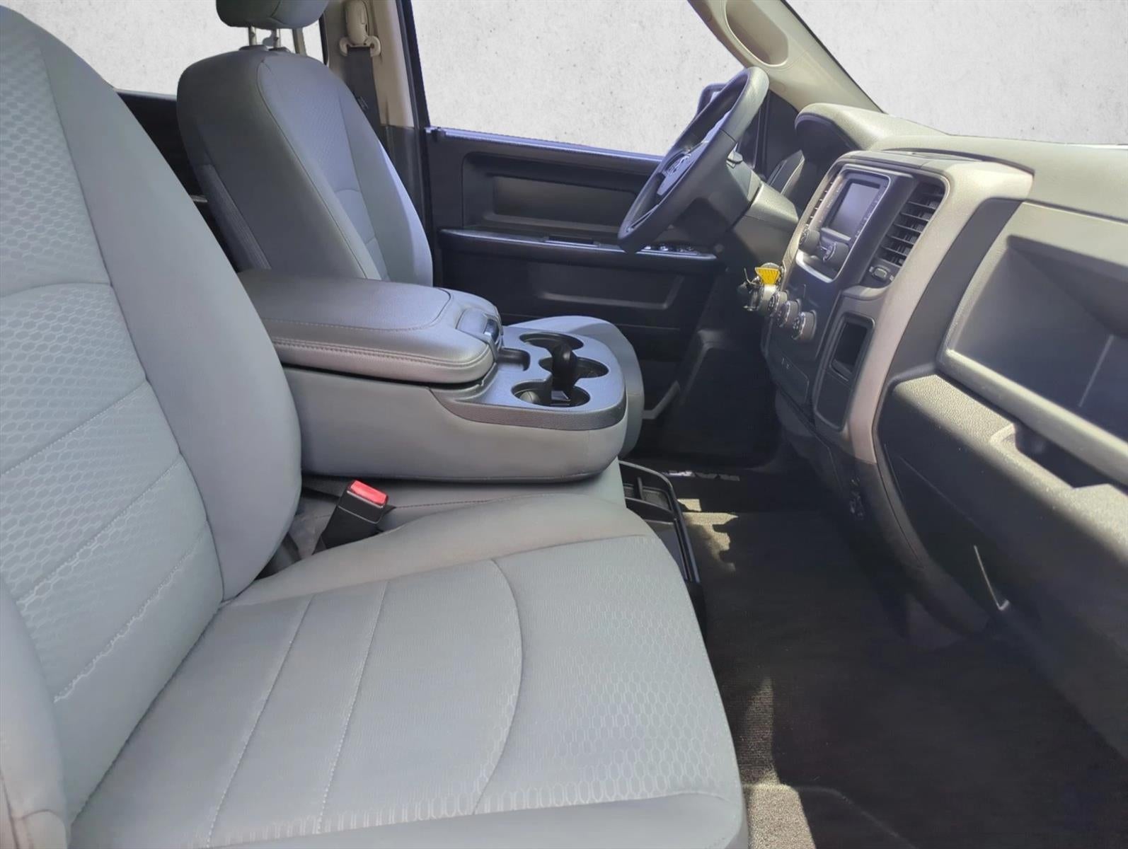 2018 RAM 1500 Express 4x2 Crew Cab 5'7" Box