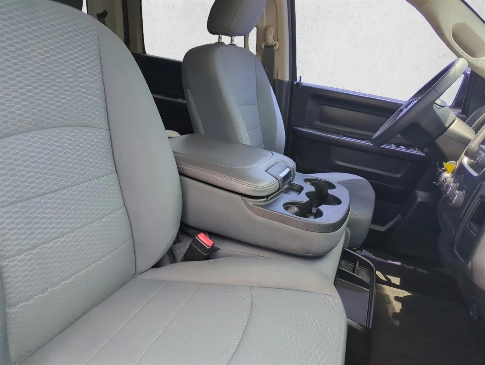 2018 RAM 1500 Express 4x2 Crew Cab 5'7" Box