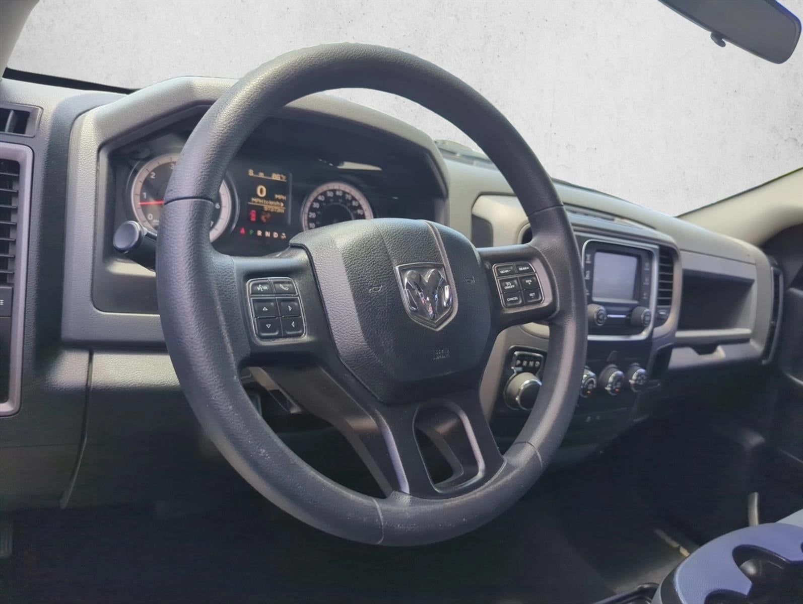 2018 RAM 1500 Express 4x2 Crew Cab 5'7" Box