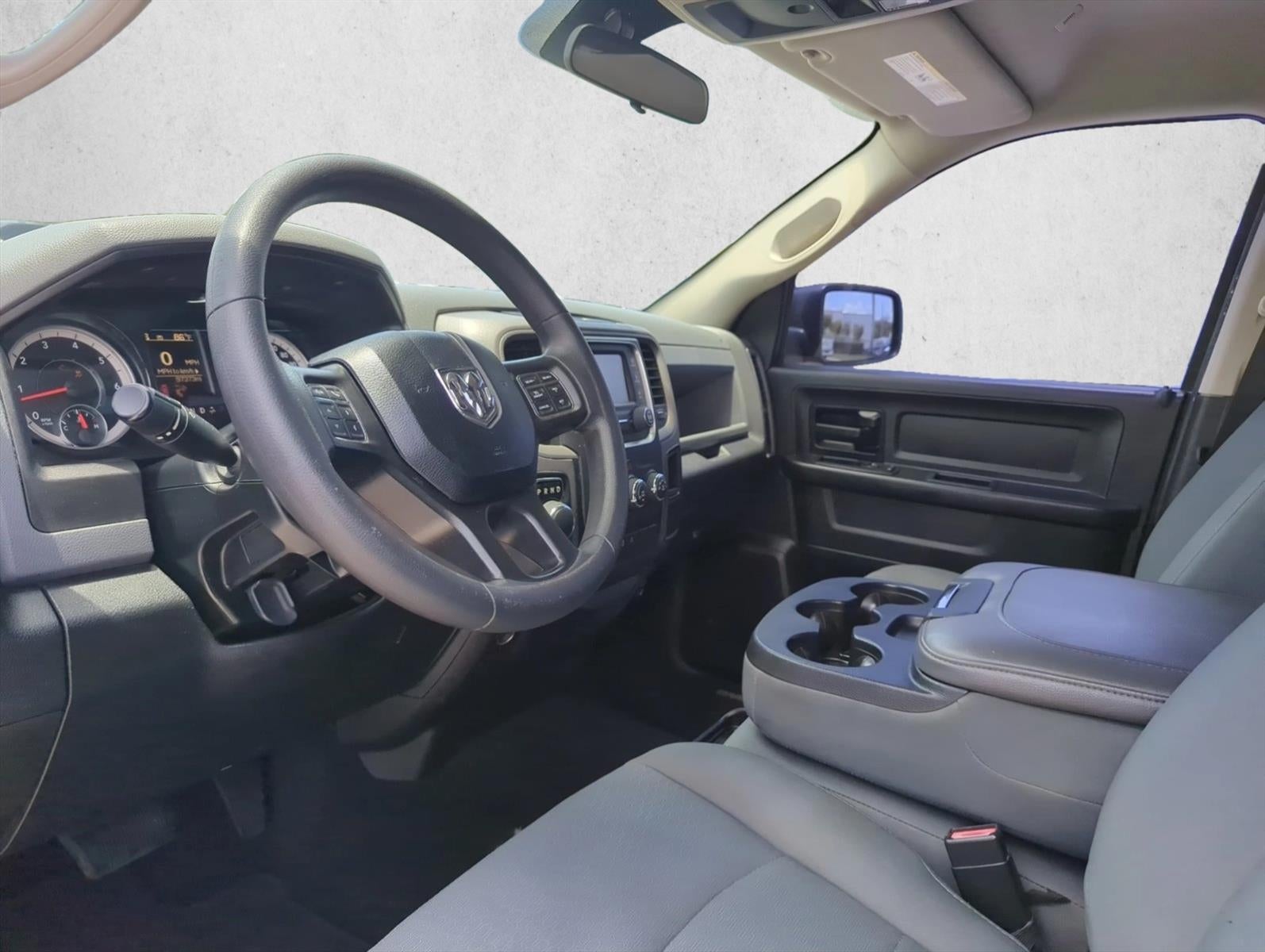 2018 RAM 1500 Express 4x2 Crew Cab 5'7" Box