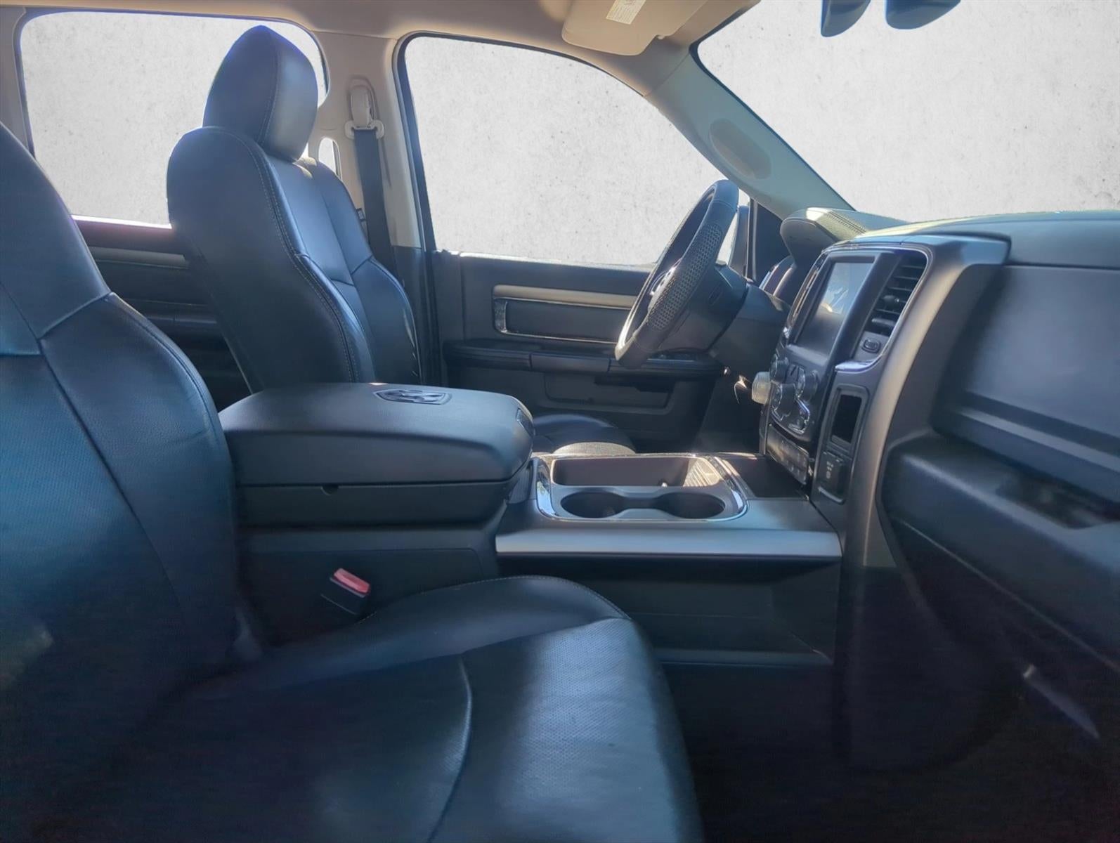 2017 RAM 1500 Night 4x4 Crew Cab 5'7" Box