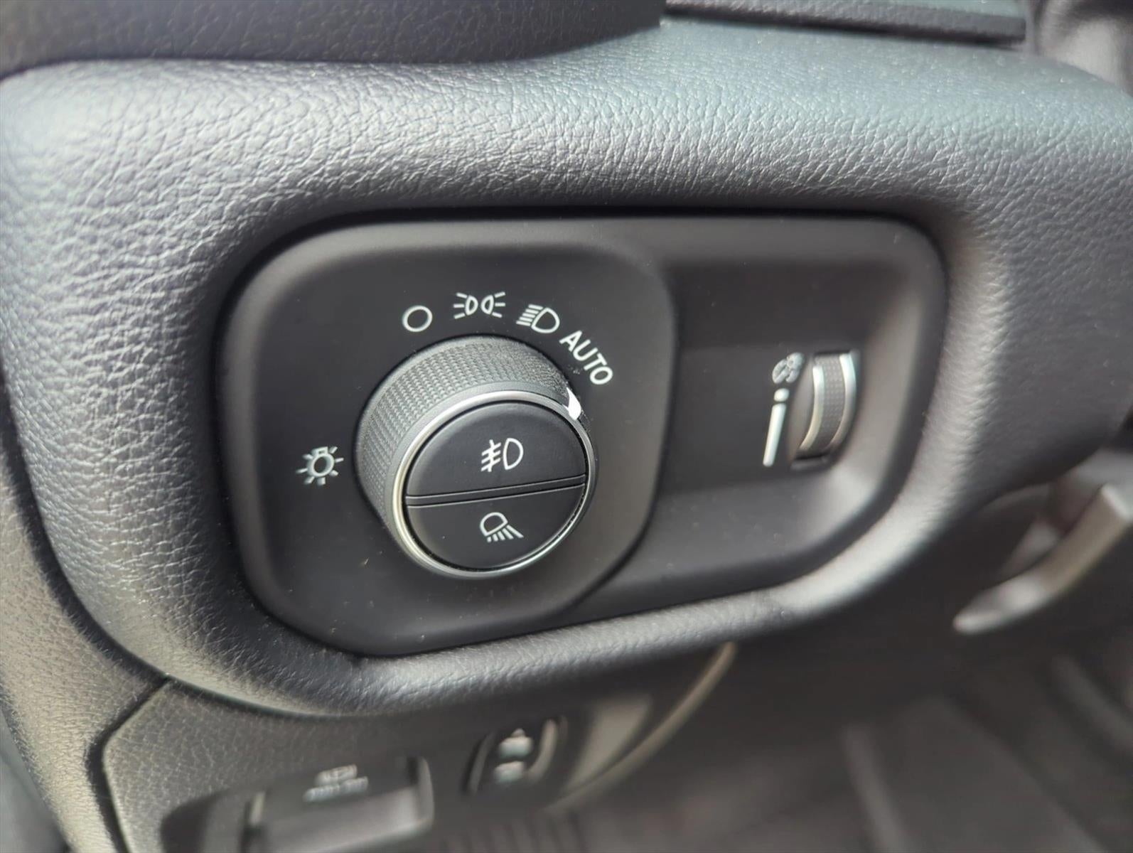 2021 RAM 1500 Lone Star 4x2 Crew Cab 5'7" Box