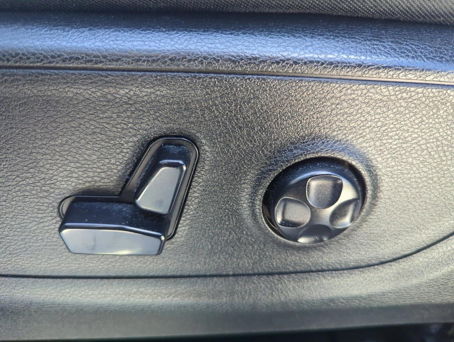 2020 RAM 1500 Lone Star 4x2 Crew Cab 5'7" Box