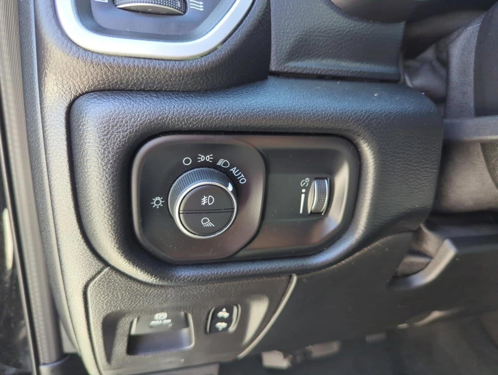 2020 RAM 1500 Big Horn 4x4 Crew Cab 5'7" Box