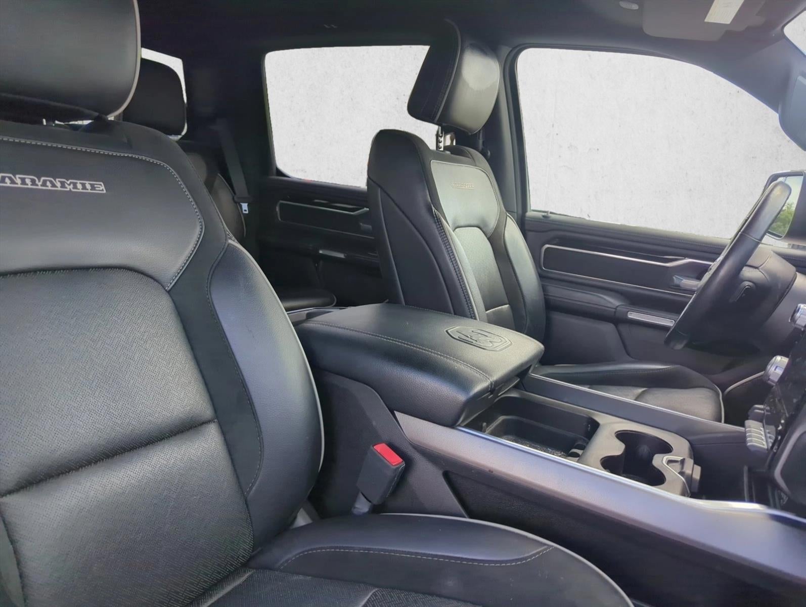 2020 RAM 1500 Laramie 4x4 Crew Cab 5'7" Box