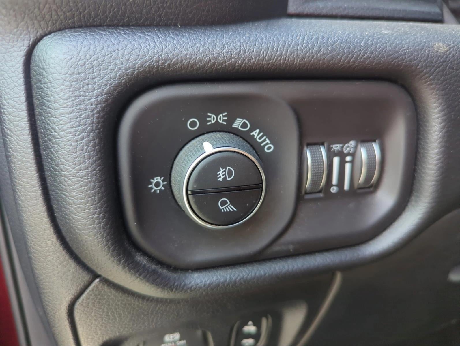 2020 RAM 1500 Laramie 4x4 Crew Cab 5'7" Box