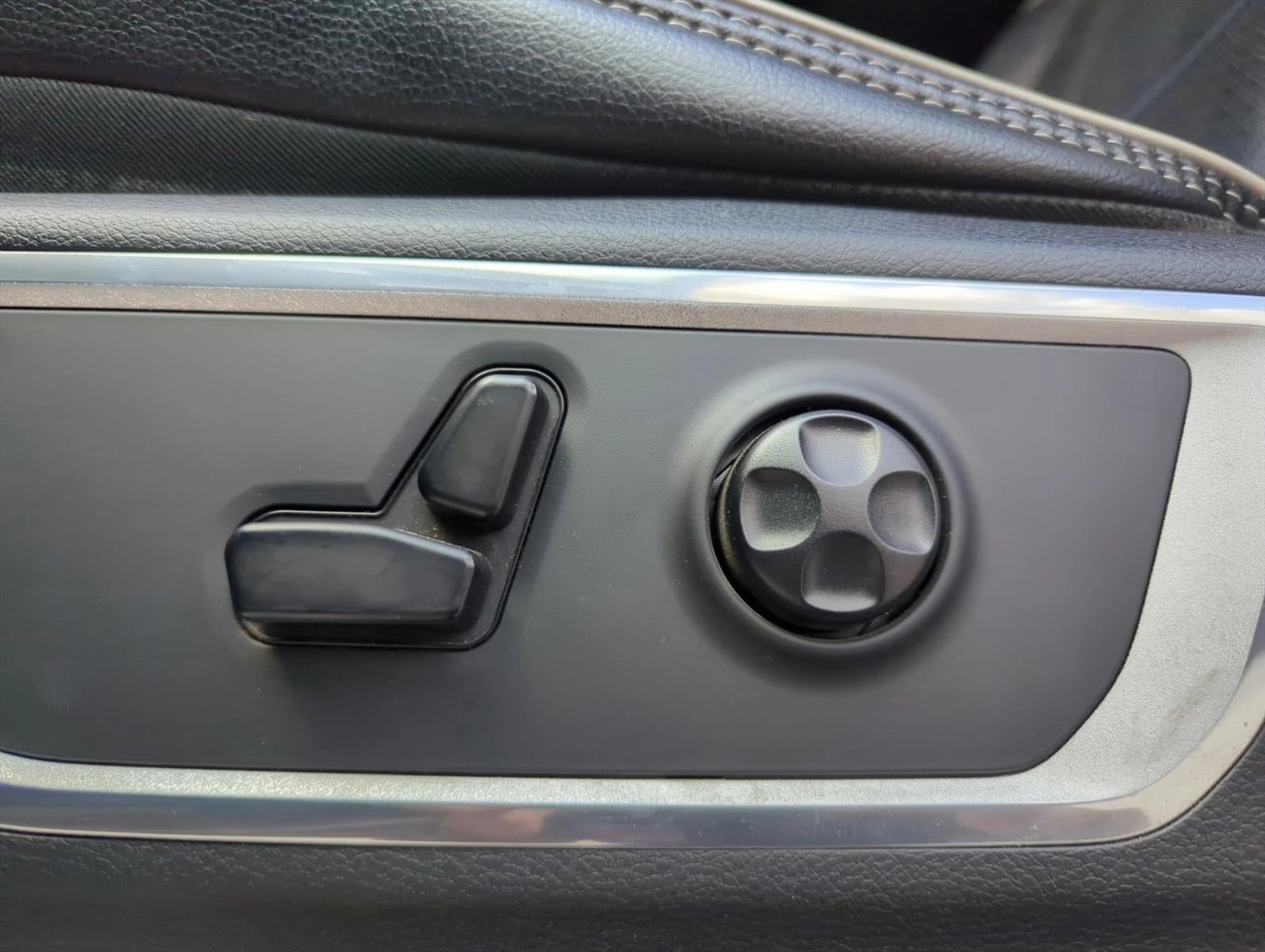 2020 RAM 1500 Laramie 4x4 Crew Cab 5'7" Box