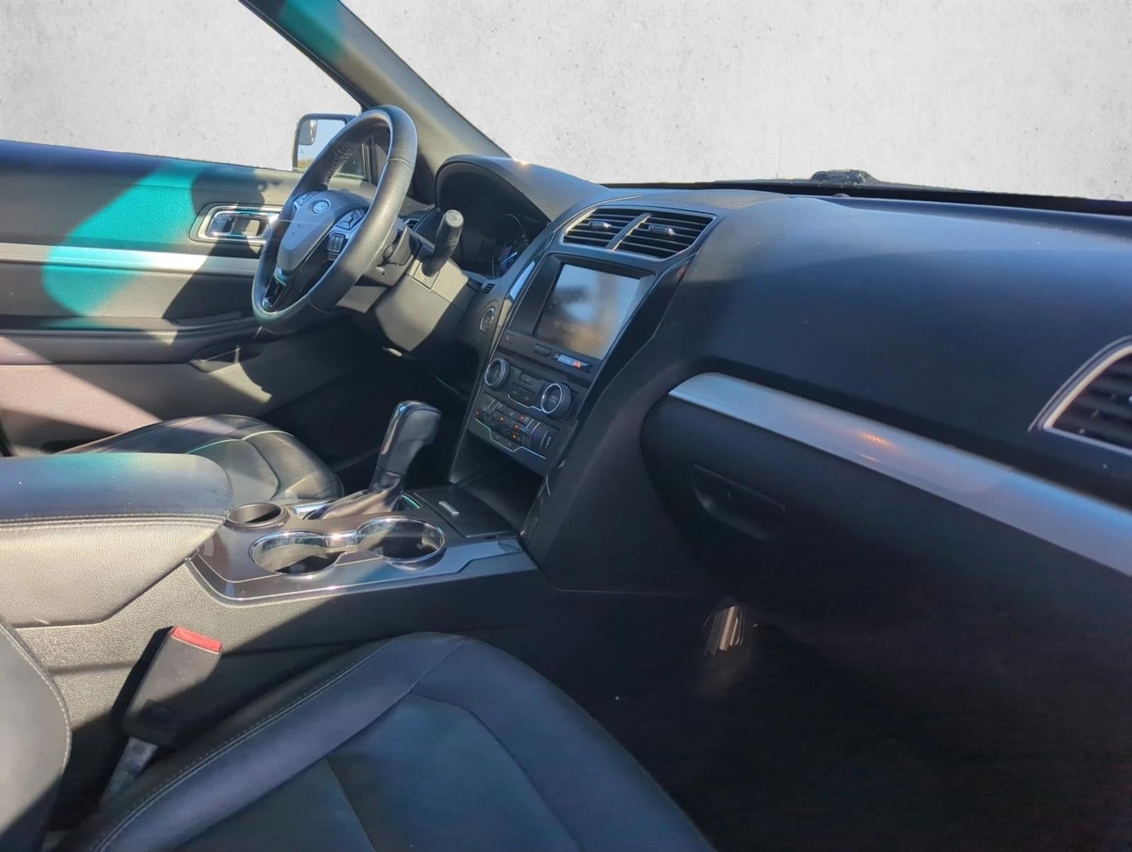 2016 Ford Explorer FWD 4dr XLT