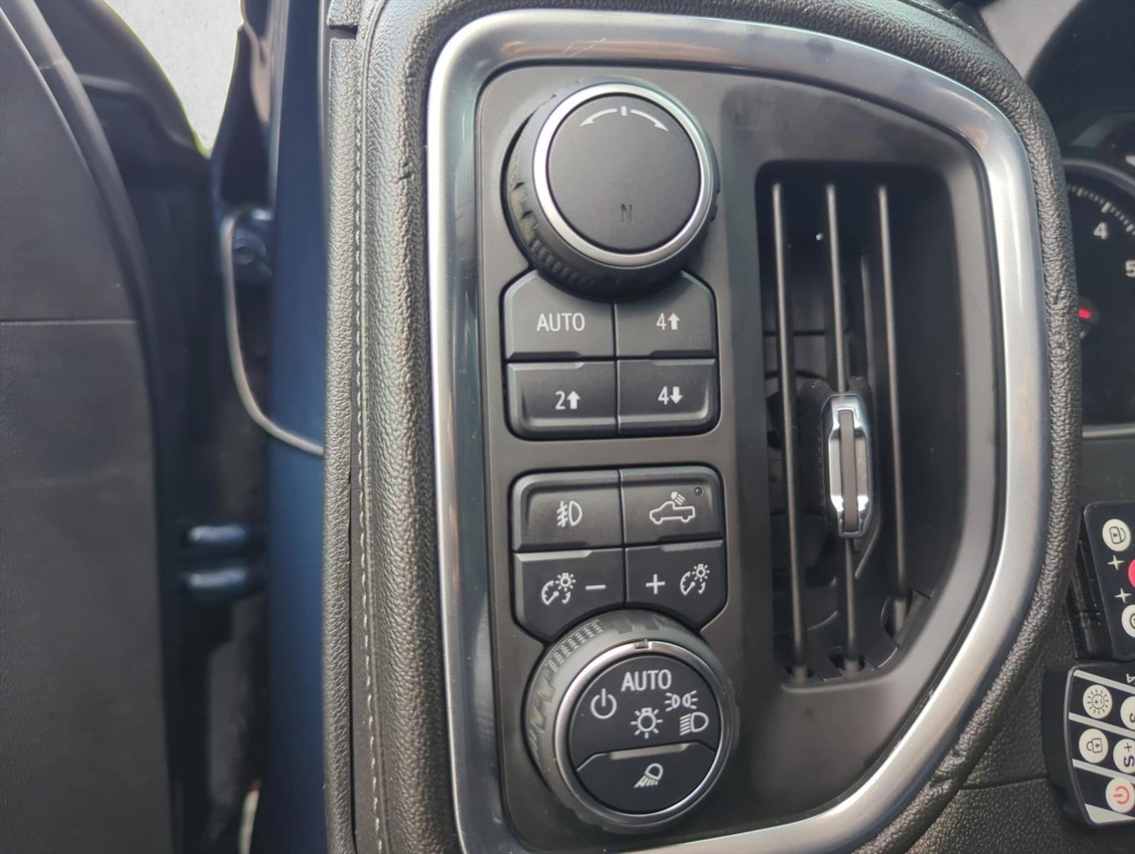 2019 Chevrolet Silverado 1500 Crew Cab Standard Box 4-Wheel Drive High Country