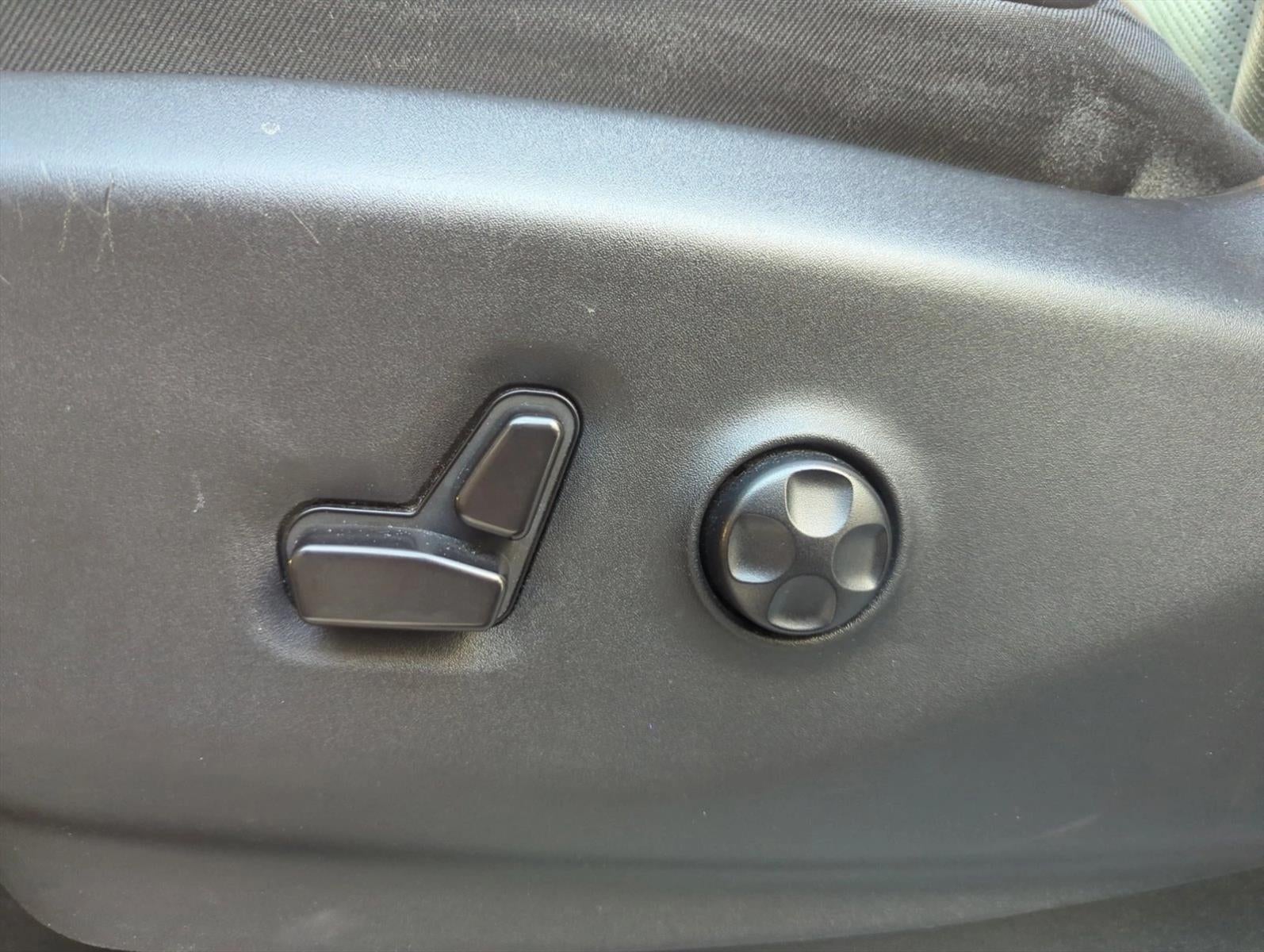 2023 Chrysler Pacifica Hybrid Limited FWD