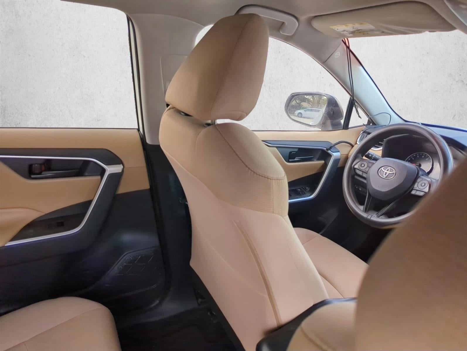 2019 Toyota RAV4 LE FWD (GS)