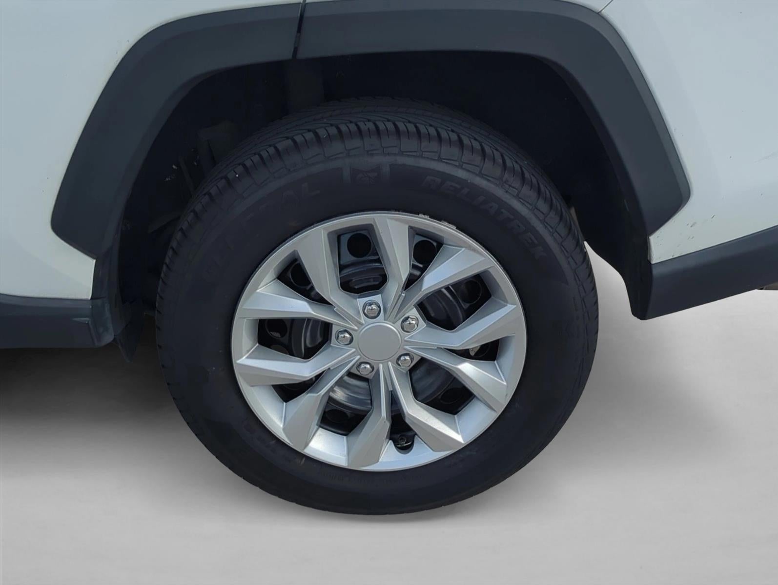 2019 Toyota RAV4 LE FWD (GS)