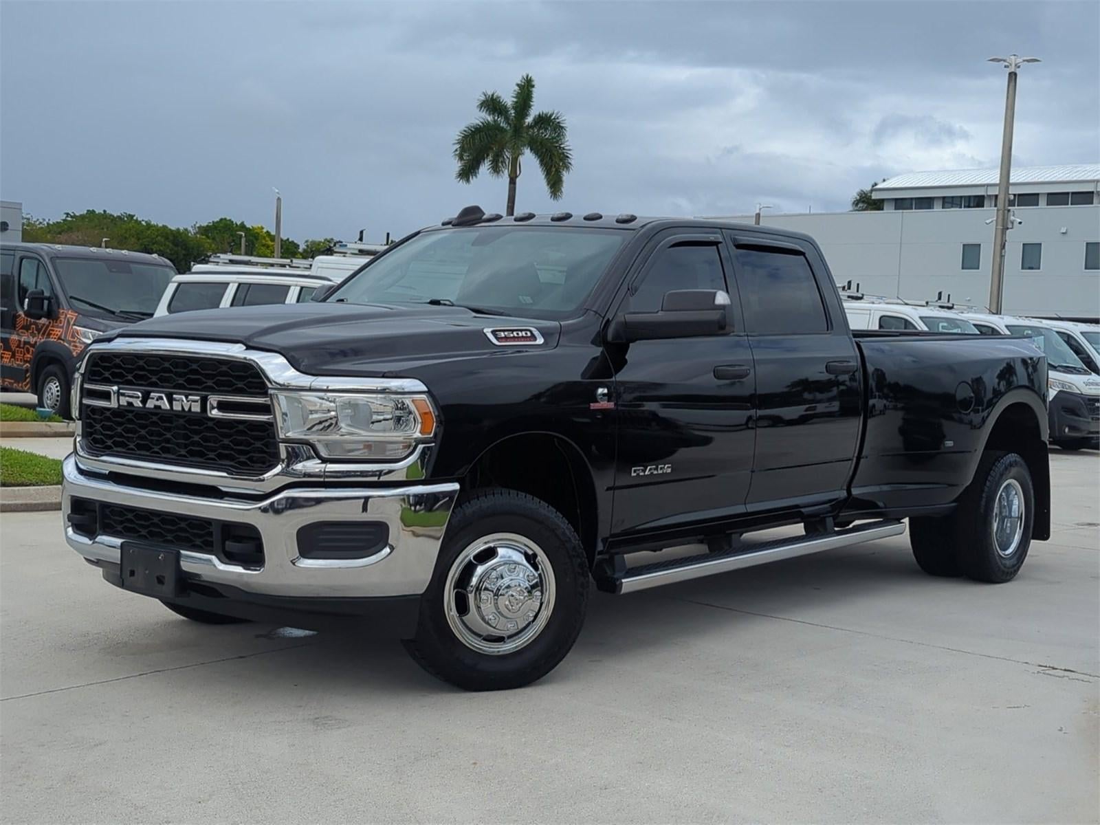 2022 RAM 3500 Tradesman 4x4 Crew Cab 8' Box