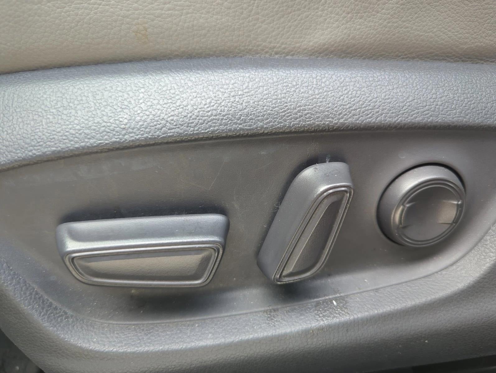 2018 Toyota Camry SE Auto (SE)