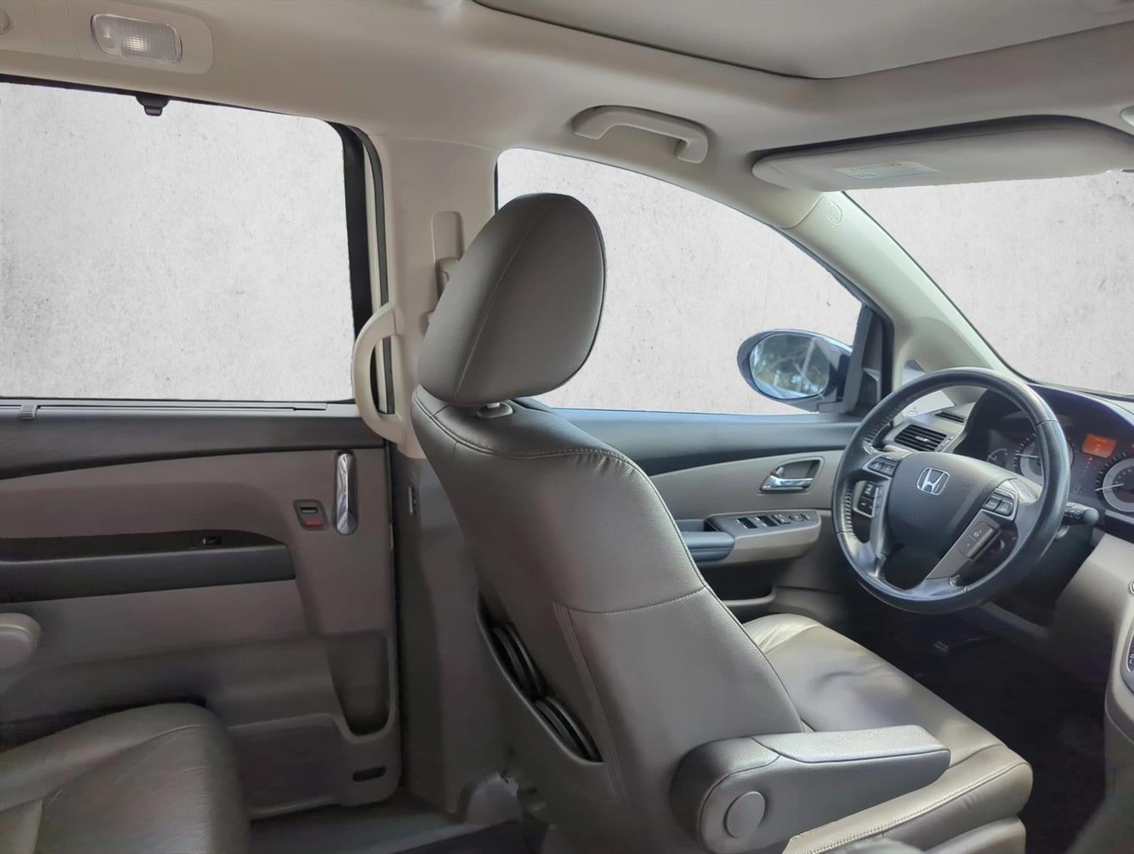 2016 Honda Odyssey Touring Elite with DVD Rear Entertainment System and Navigation