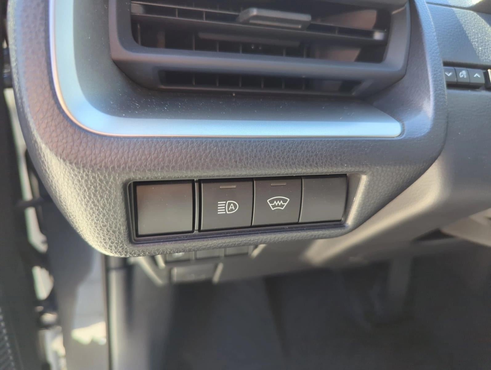 2024 Toyota Prius LE (Natl)