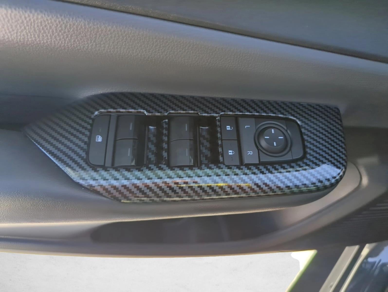 2024 Toyota Prius LE (Natl)