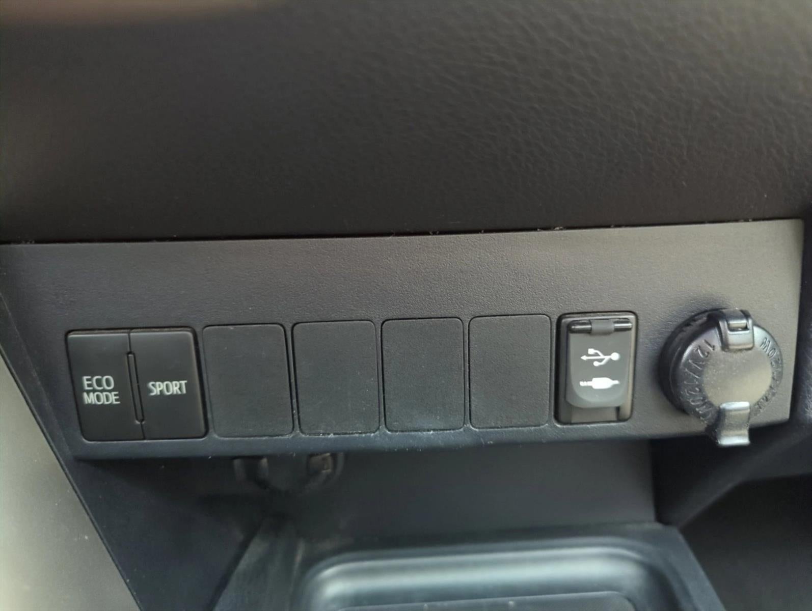 2018 Toyota RAV4 XLE FWD (GS)