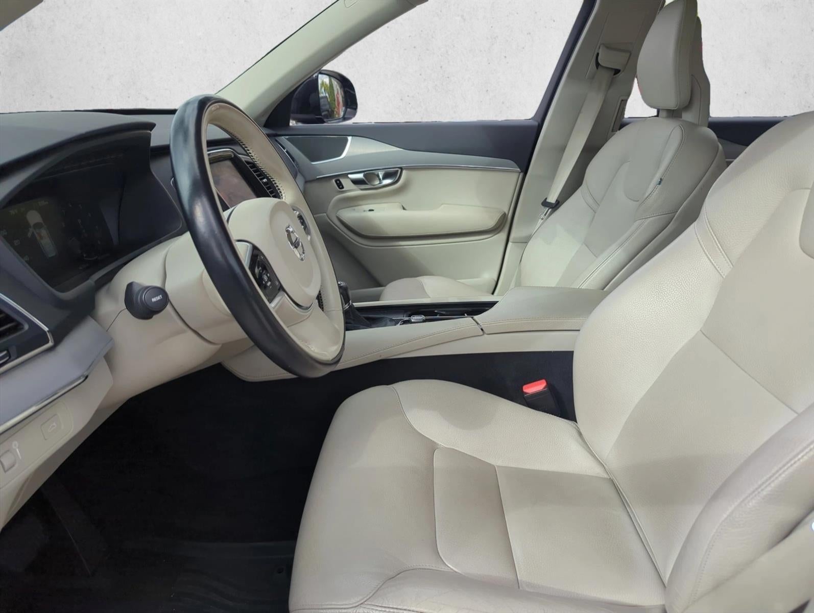 2021 Volvo XC90 T5 FWD Momentum 7P