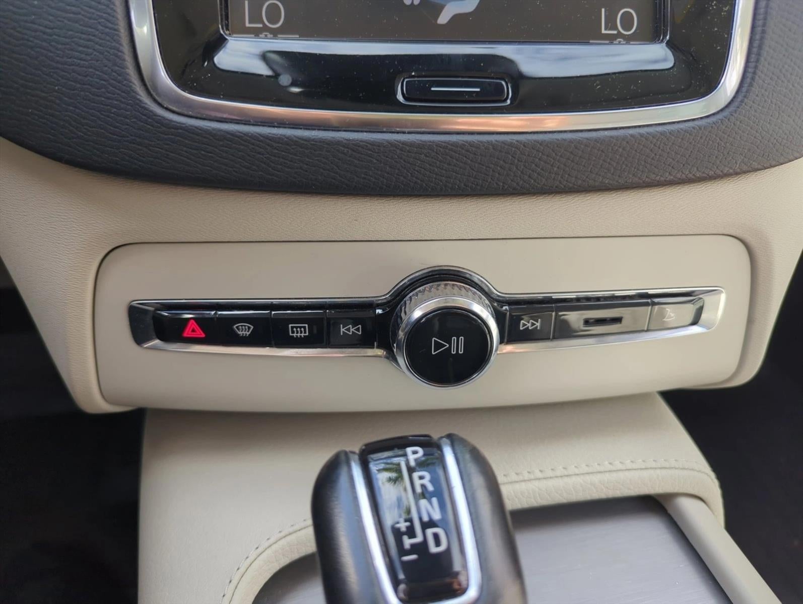 2021 Volvo XC90 T5 FWD Momentum 7P