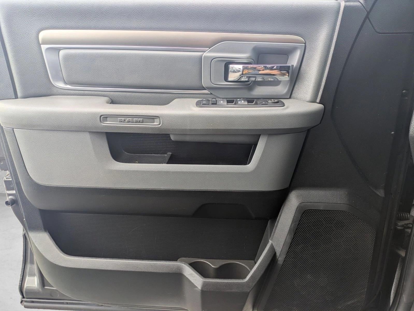 2017 RAM 1500 SLT 4x4 Quad Cab 6'4" Box