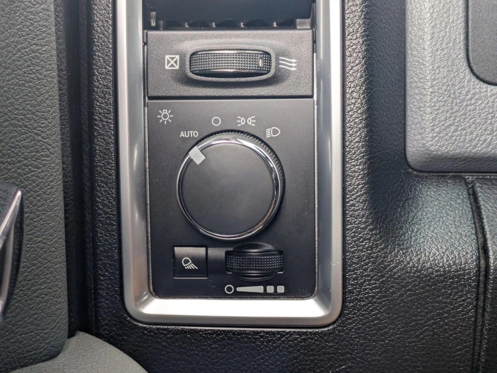 2017 RAM 1500 SLT 4x4 Quad Cab 6'4" Box