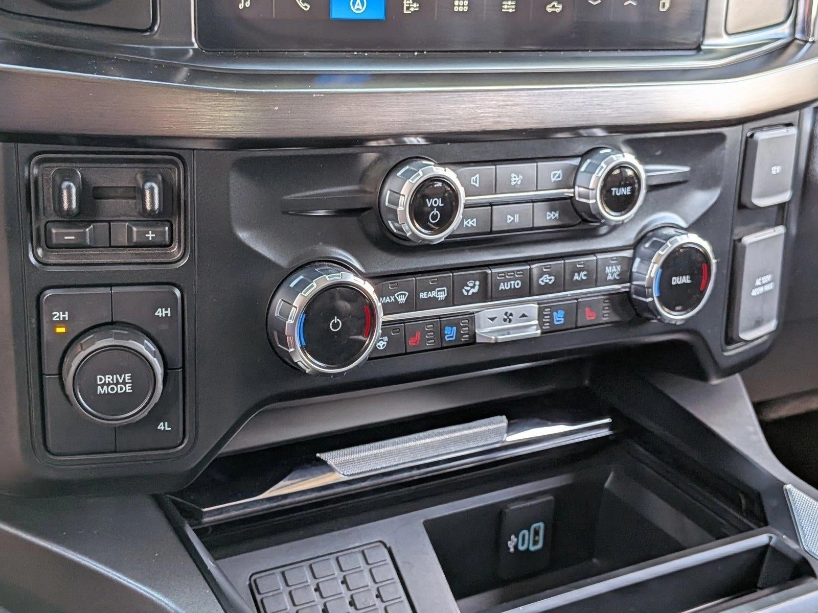 2023 Ford Super Duty F-450 DRW LARIAT 4WD Crew Cab 8' Box