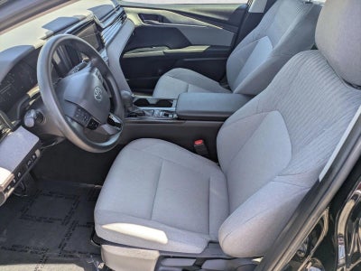 2025 Toyota Camry LE (SE)