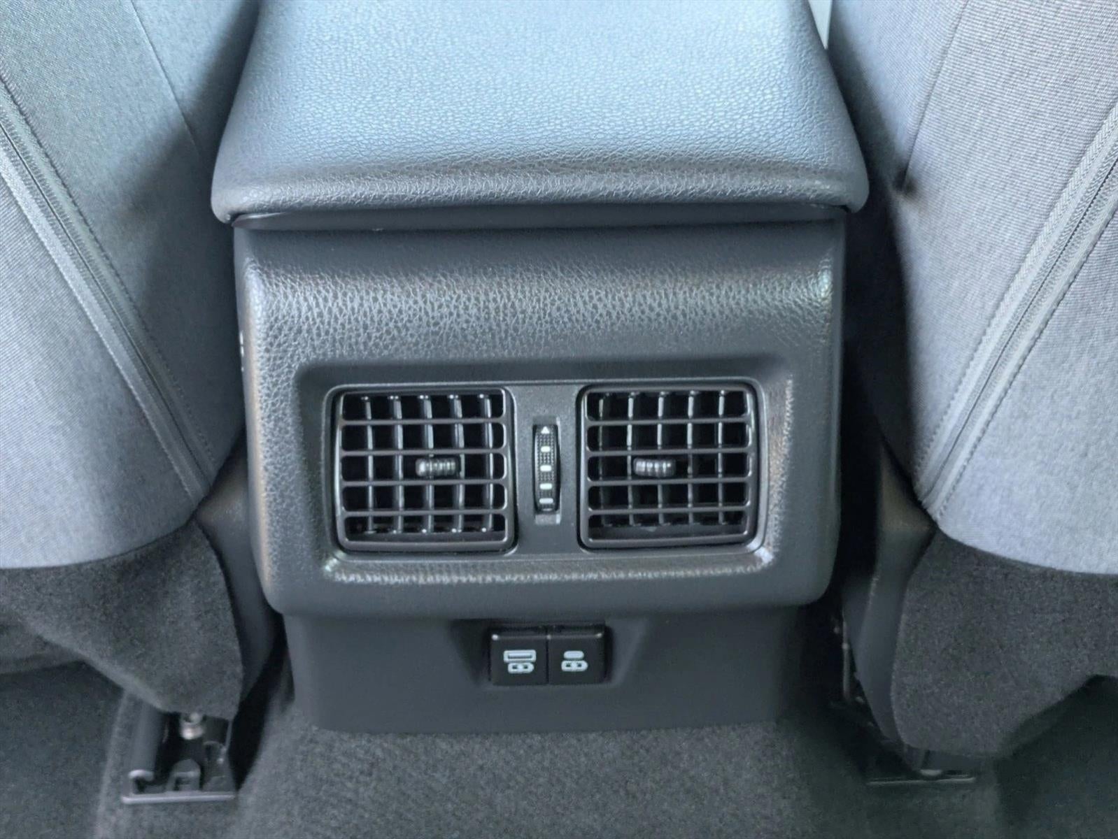 2025 Toyota Camry LE (SE)