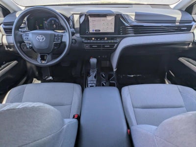 2025 Toyota Camry LE (SE)