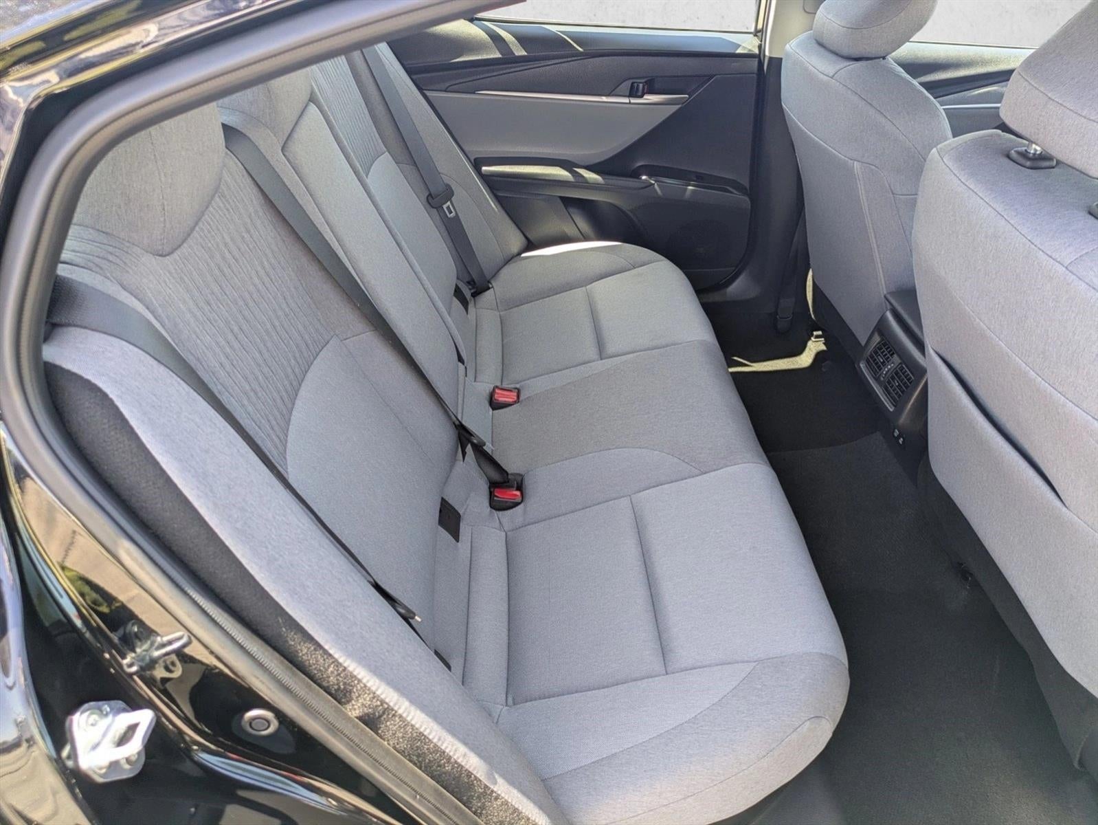 2025 Toyota Camry LE (SE)