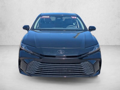2025 Toyota Camry LE (SE)