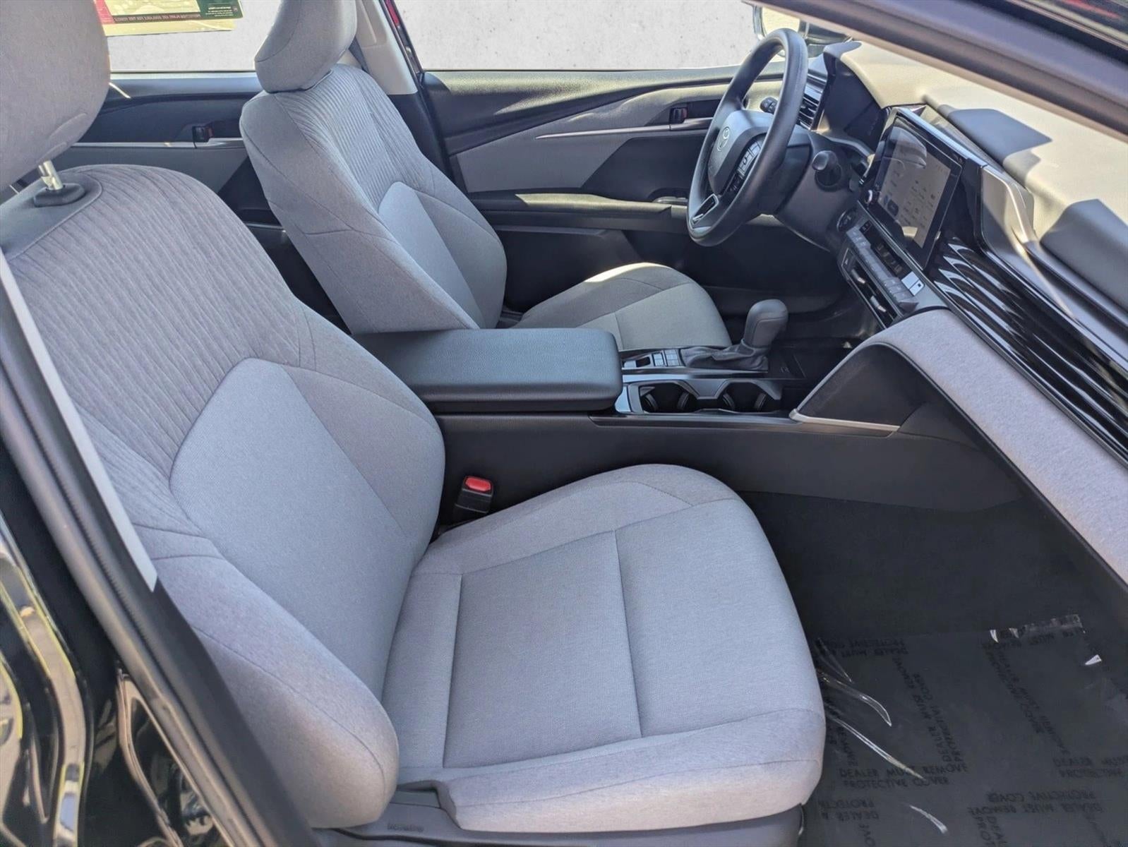 2025 Toyota Camry LE (SE)