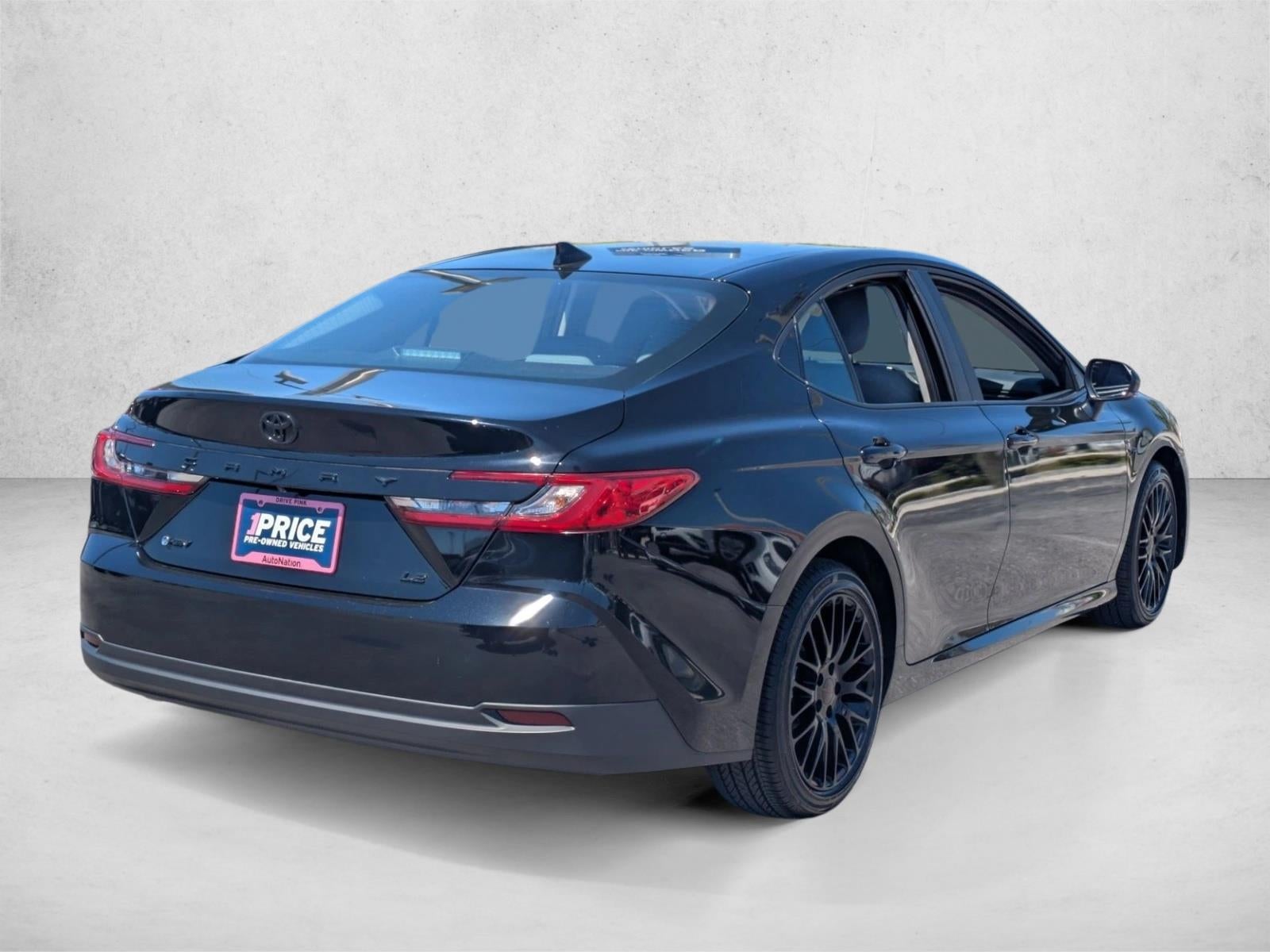 2025 Toyota Camry LE (SE)