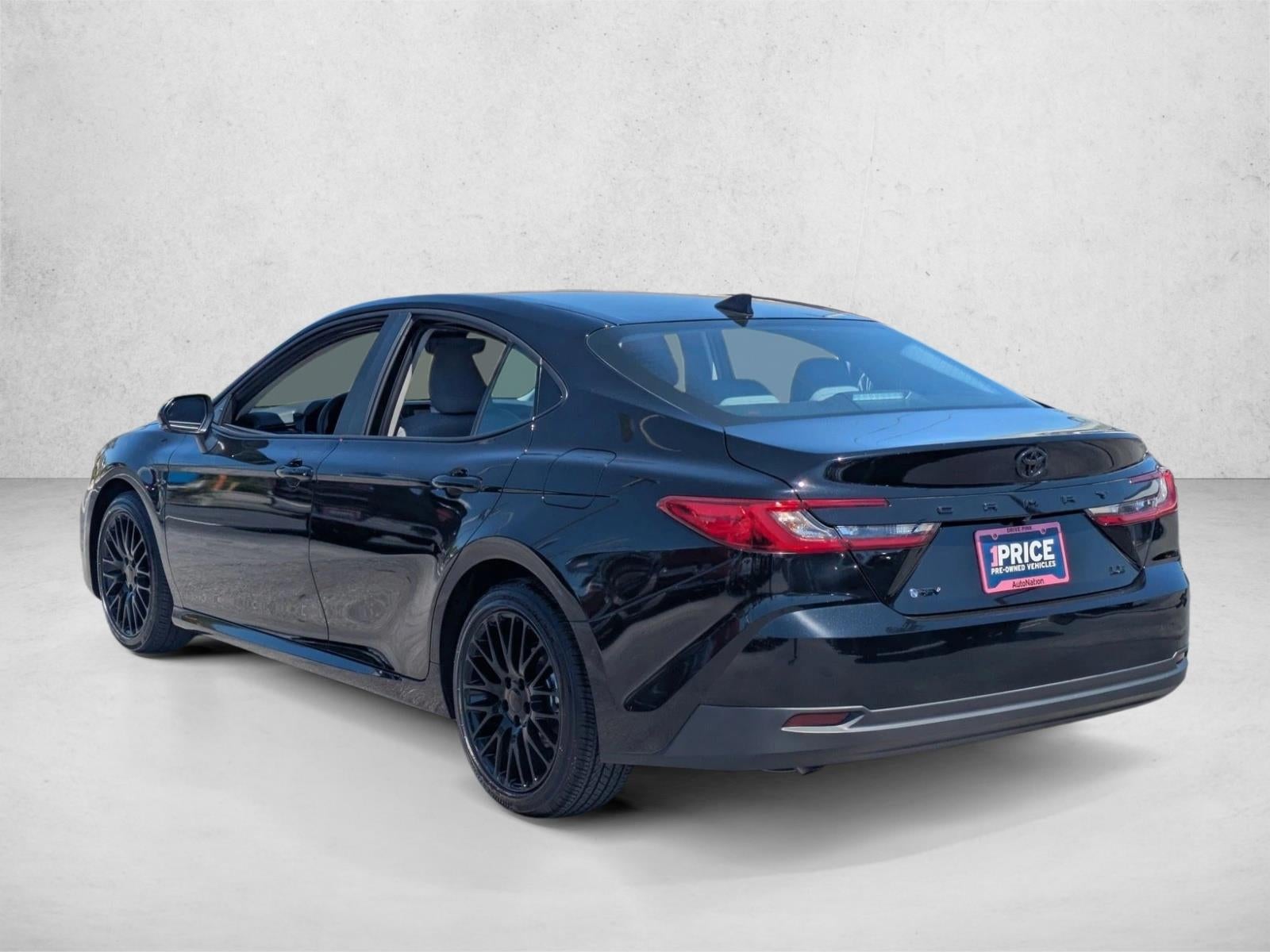 2025 Toyota Camry LE (SE)