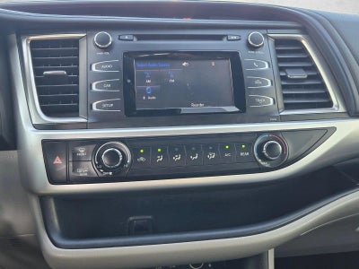 2019 Toyota Highlander LE I4 FWD (Natl)