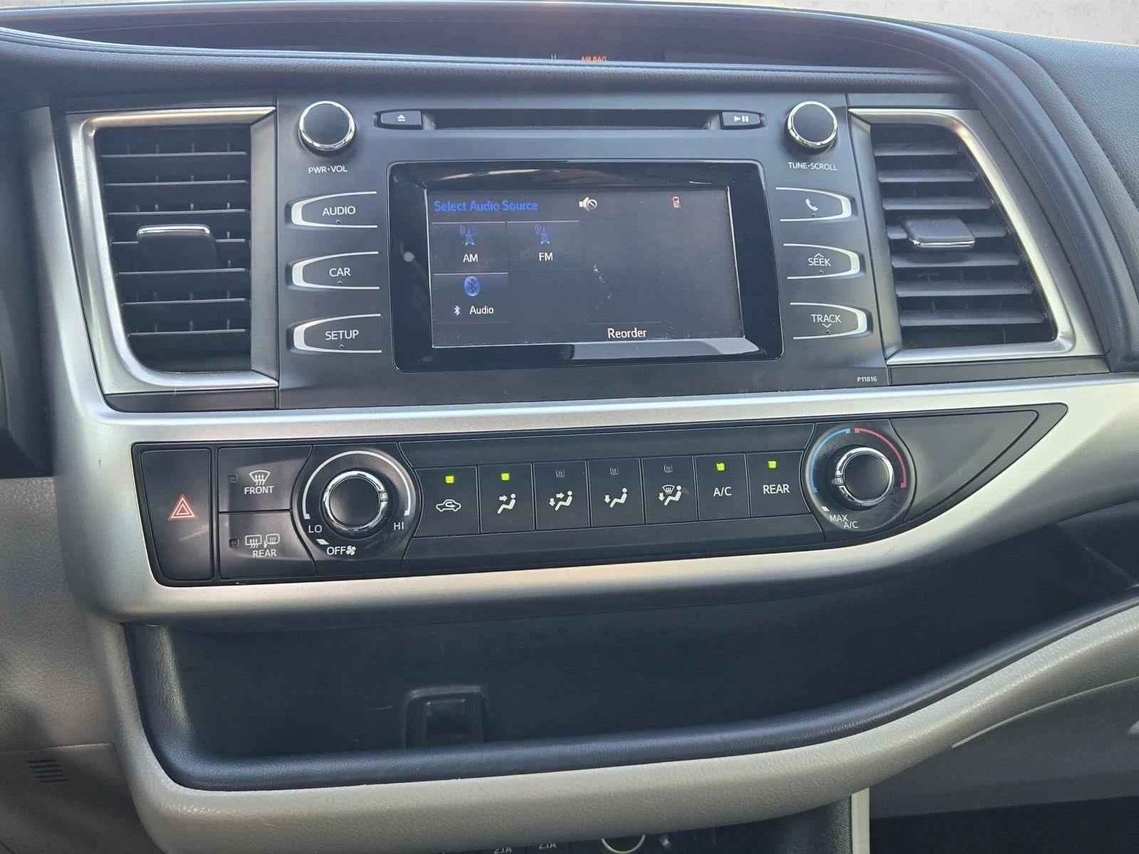 2019 Toyota Highlander LE I4 FWD (Natl)