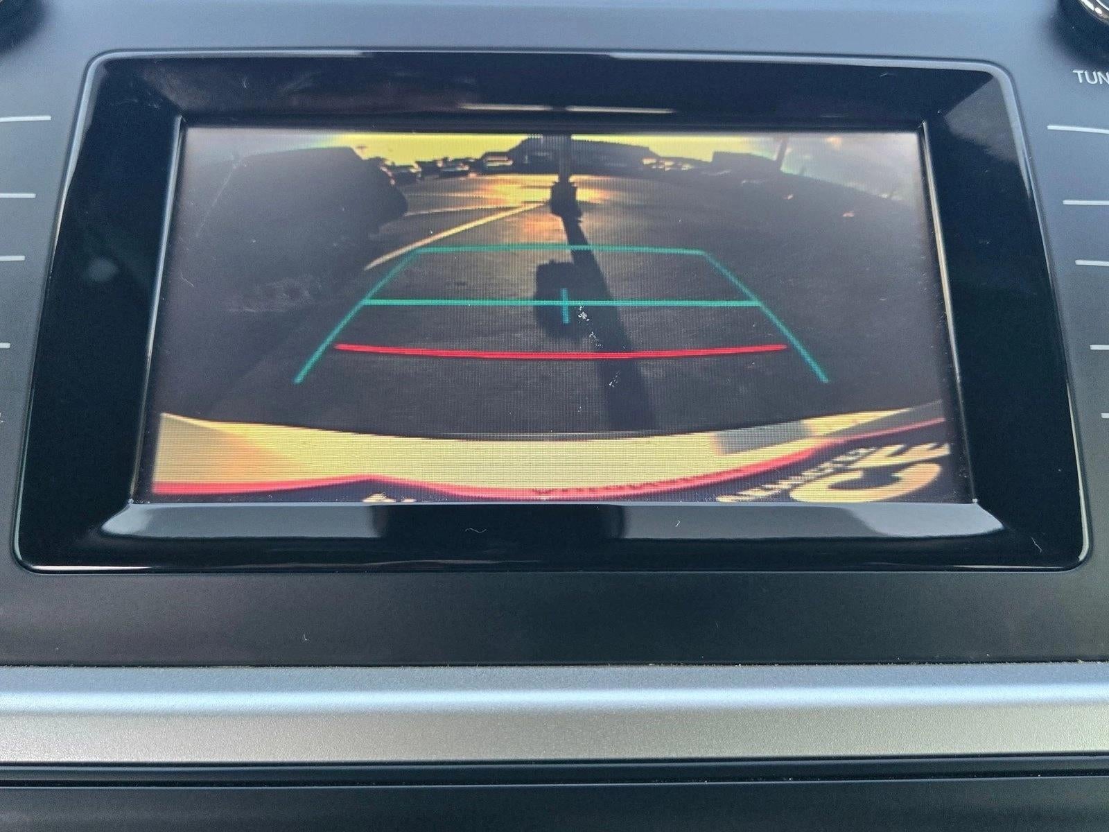 2019 Toyota Highlander LE I4 FWD (Natl)