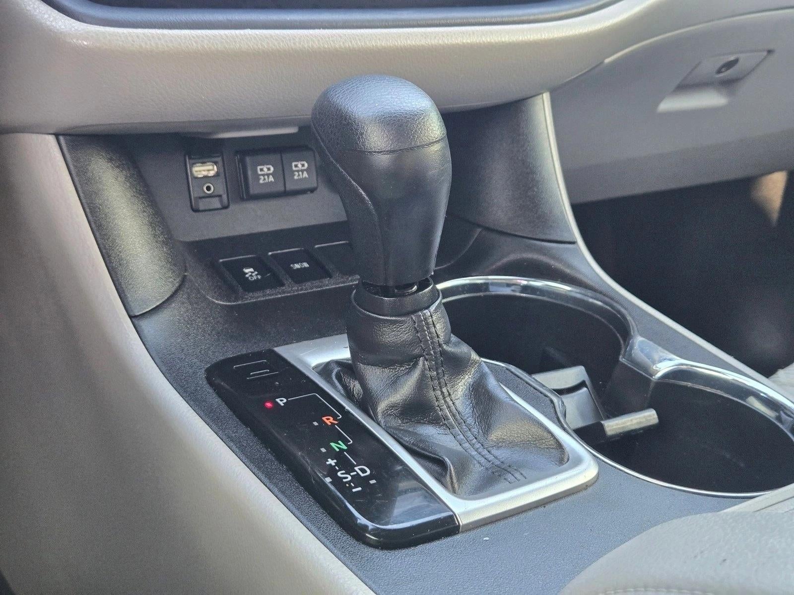 2019 Toyota Highlander LE I4 FWD (Natl)