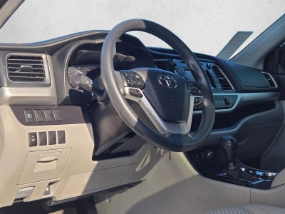 2019 Toyota Highlander LE I4 FWD (Natl)