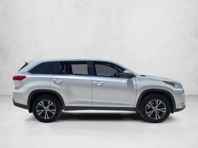 2019 Toyota Highlander LE I4 FWD (Natl)
