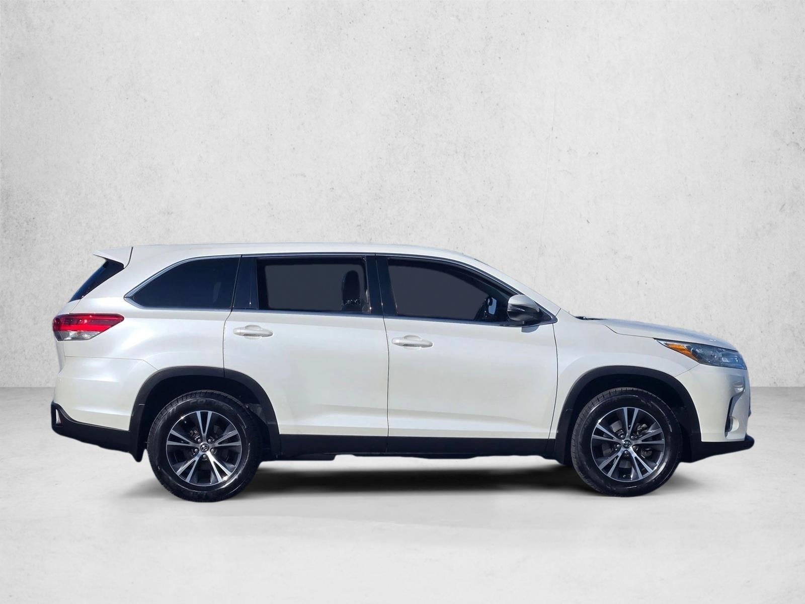2019 Toyota Highlander LE I4 FWD (Natl)