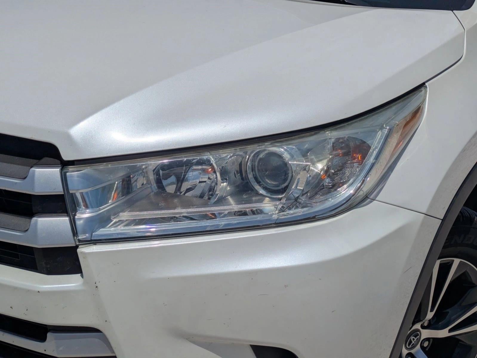 2019 Toyota Highlander LE I4 FWD (Natl)